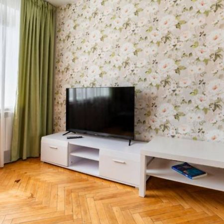 Затишна 2К Квартира З Усім Необхідним Для Життя Поряд З Метро Дарниця Kyiv Exterior photo