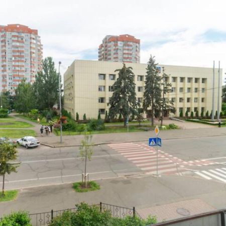 Затишна 2К Квартира З Усім Необхідним Для Життя Поряд З Метро Дарниця Kyiv Exterior photo